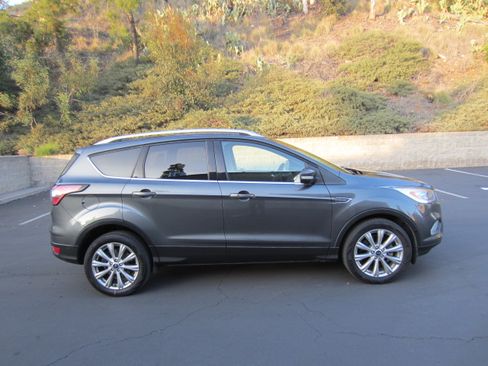 Used 2018 Ford Escape Titanium image 4