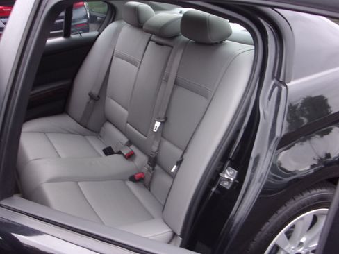 Used 2011 BMW 328i xDrive Sedan AWD/4WD image 23