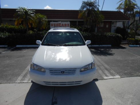 Used 1999 Toyota Camry LE V6 Sedan FWD image 8