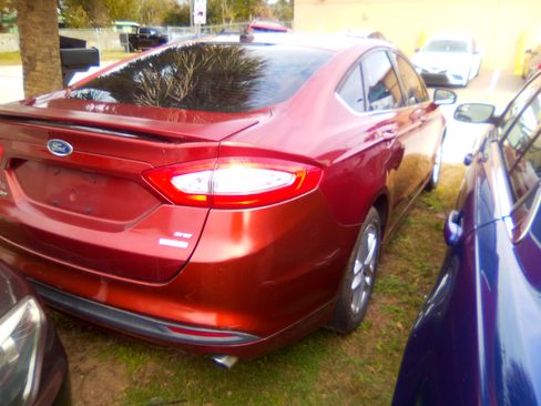 Used 2014 Ford Fusion SE image 3
