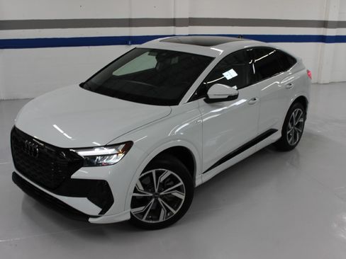 Used 2024 Audi Q4 e-tron Premium Plus image 2