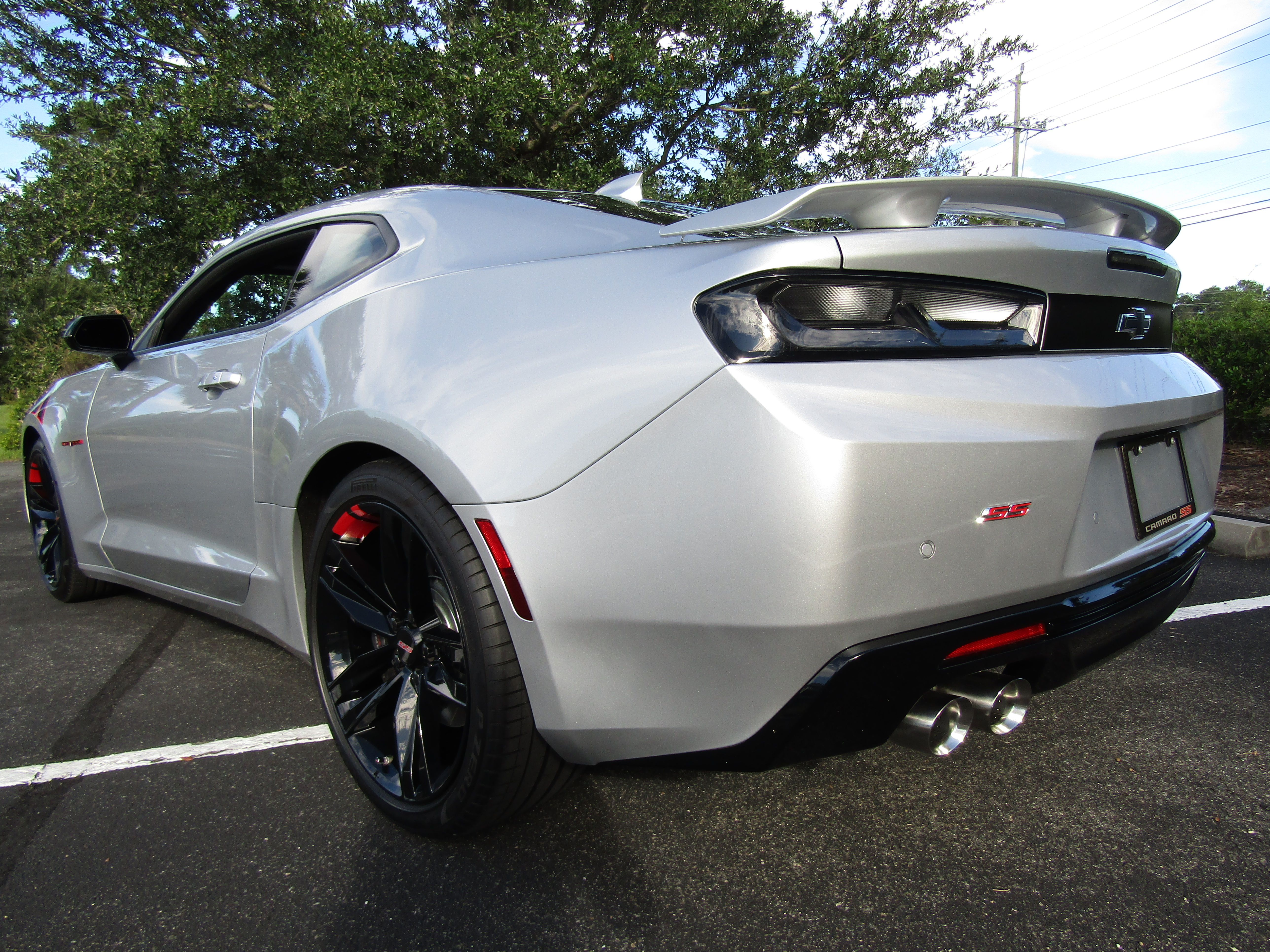 Used 2018 Chevrolet Camaro SS Coupe w/ 2SS RWD image 3