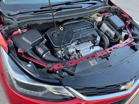 Used 2018 Chevrolet Cruze LT image 12