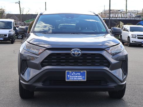 Used 2021 Toyota RAV4 LE image 3