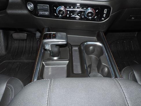 Used 2023 GMC Sierra 1500 4WD Crew Cab Elevation image 46