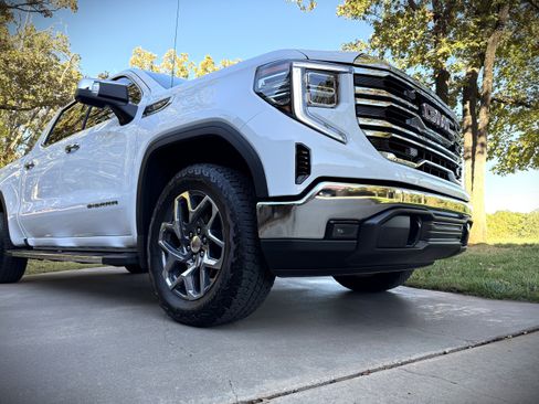 Used 2025 GMC Sierra 1500 SLT image 9