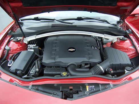 Used 2015 Chevrolet Camaro LT image 8