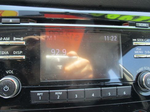 Used 2017 Nissan Rogue Sport S image 34