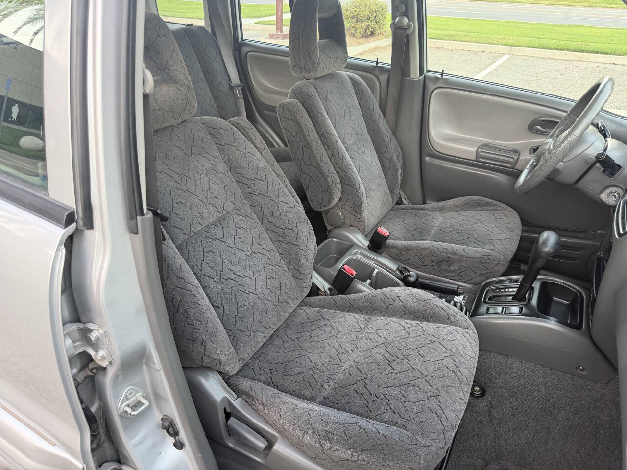 Used 2004 Chevrolet Tracker 4WD LT image 29