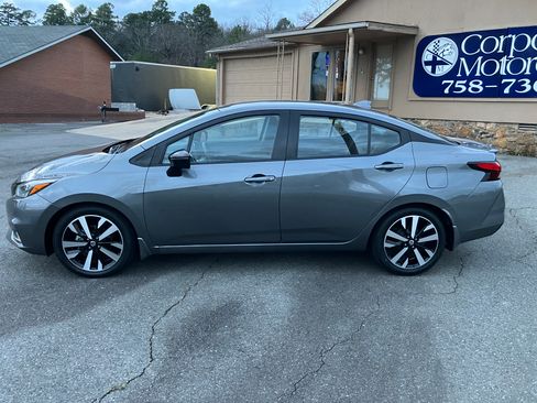Used 2021 Nissan Versa SR image 2