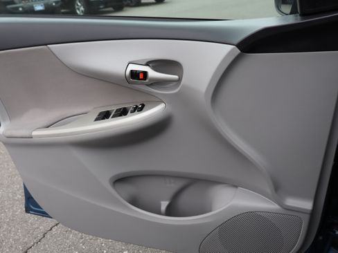 Used 2012 Toyota Corolla LE image 18