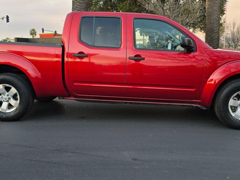 Used 2012 Nissan Frontier SV image 5
