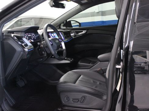 Used 2024 Audi Q4 e-tron quattro Prestige AWD/4WD image 16