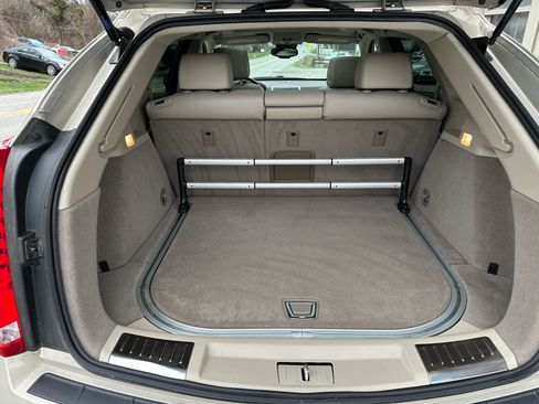 Used 2011 Cadillac SRX Luxury image 18
