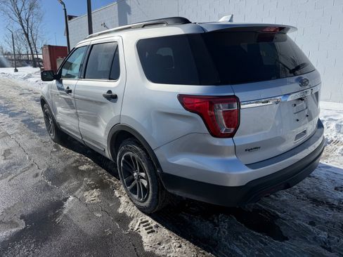 Used 2017 Ford Explorer XL image 4
