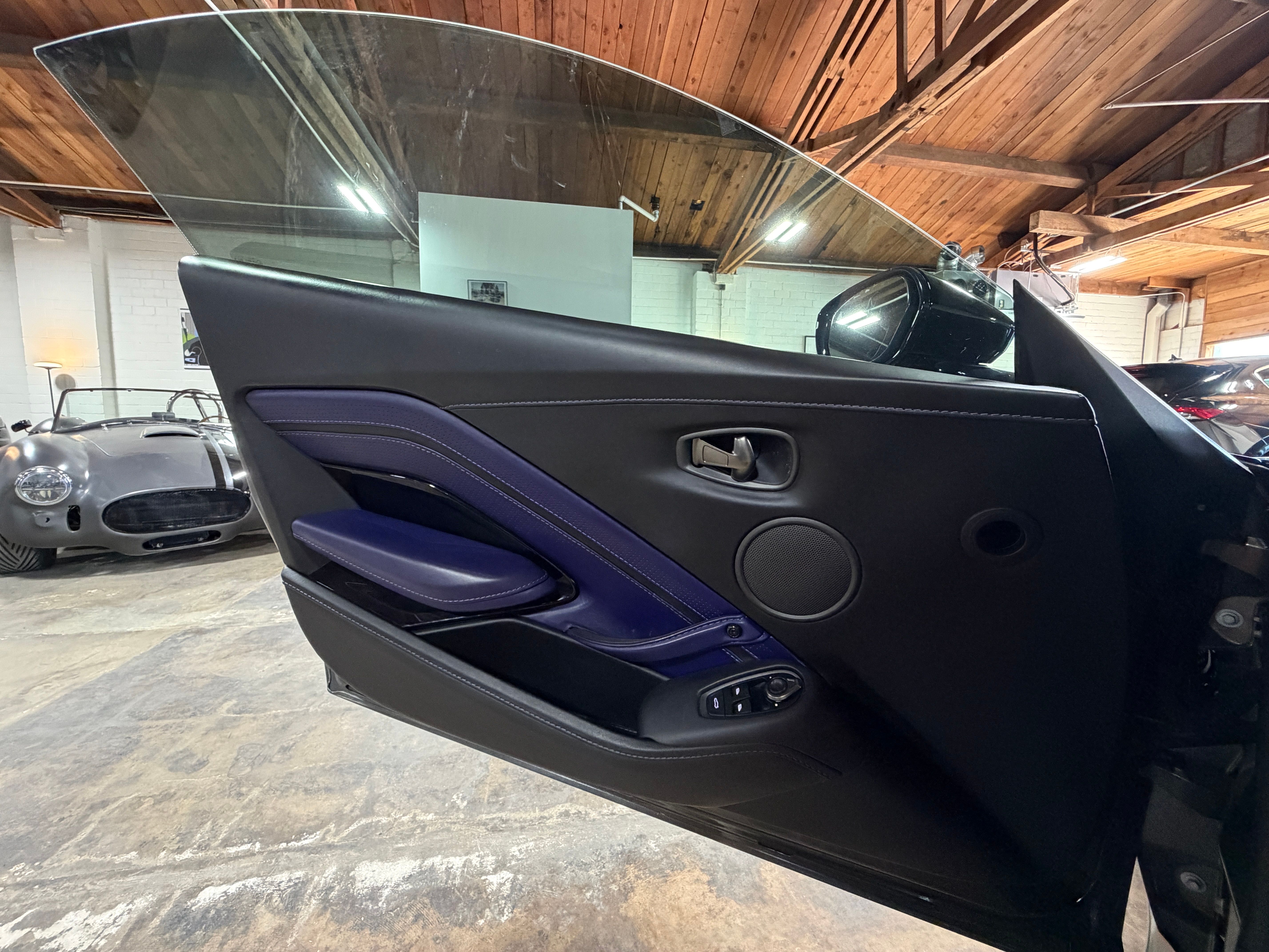 Used 2019 Aston Martin V8 Vantage Coupe RWD image 35