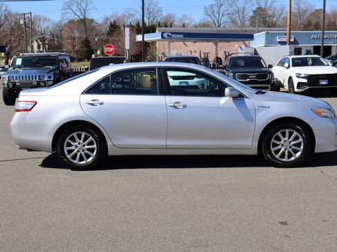 Used 2011 Toyota Camry XLE image 9