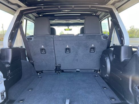 Used 2021 Jeep Wrangler Unlimited Rubicon AWD/4WD image 15