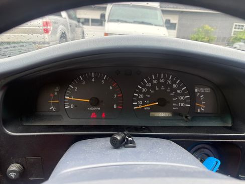 Used 2000 Toyota Tacoma 4x4 Regular Cab image 9