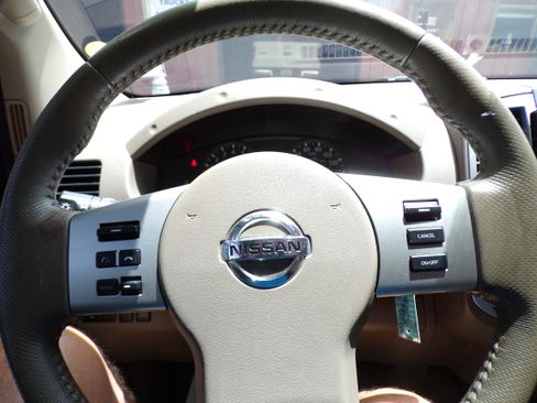 Used 2016 Nissan Frontier 2WD Crew Cab image 10