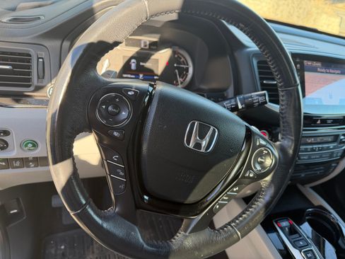 Used 2017 Honda Pilot Touring image 18