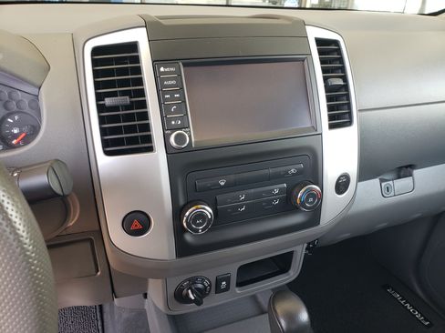 Used 2020 Nissan Frontier 4x4 King Cab SE image 11