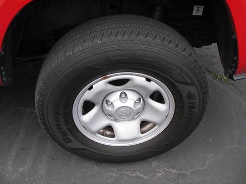 Used 2021 Toyota Tacoma SR image 5