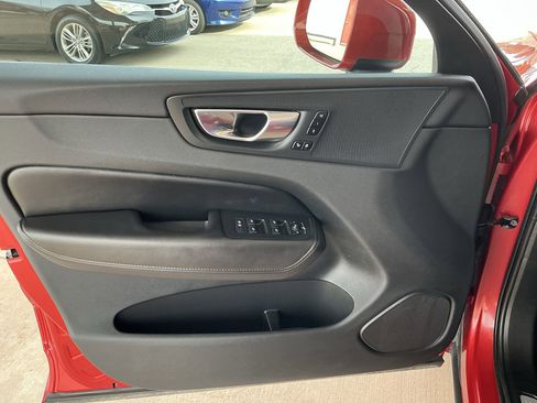 Used 2023 Volvo XC60 B5 Plus image 16