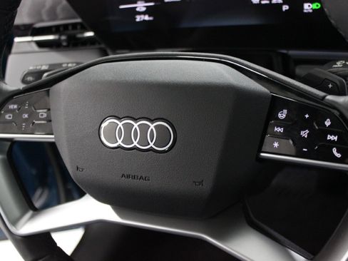 Used 2025 Audi A6 e-tron Premium image 30