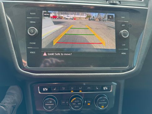 Used 2018 Volkswagen Tiguan SEL image 18