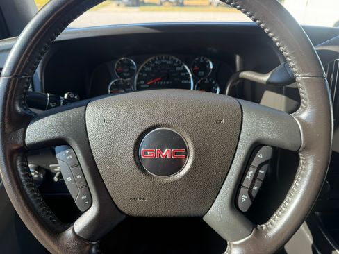 Used 2023 GMC Savana 2500 image 10