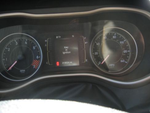 Used 2014 Jeep Cherokee Latitude image 10