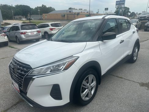 Used 2021 Nissan Kicks S image 4