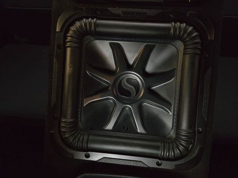 Used 2017 Toyota Tacoma TRD Sport image 32