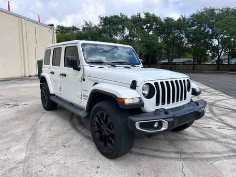 Used 2019 Jeep Wrangler Unlimited Sahara AWD/4WD image 3