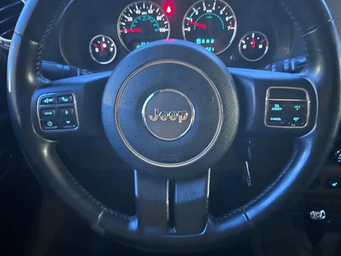 Used 2013 Jeep Wrangler Unlimited Sahara image 12