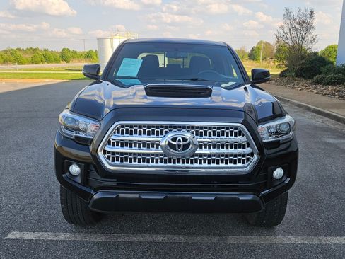 Used 2017 Toyota Tacoma image 7