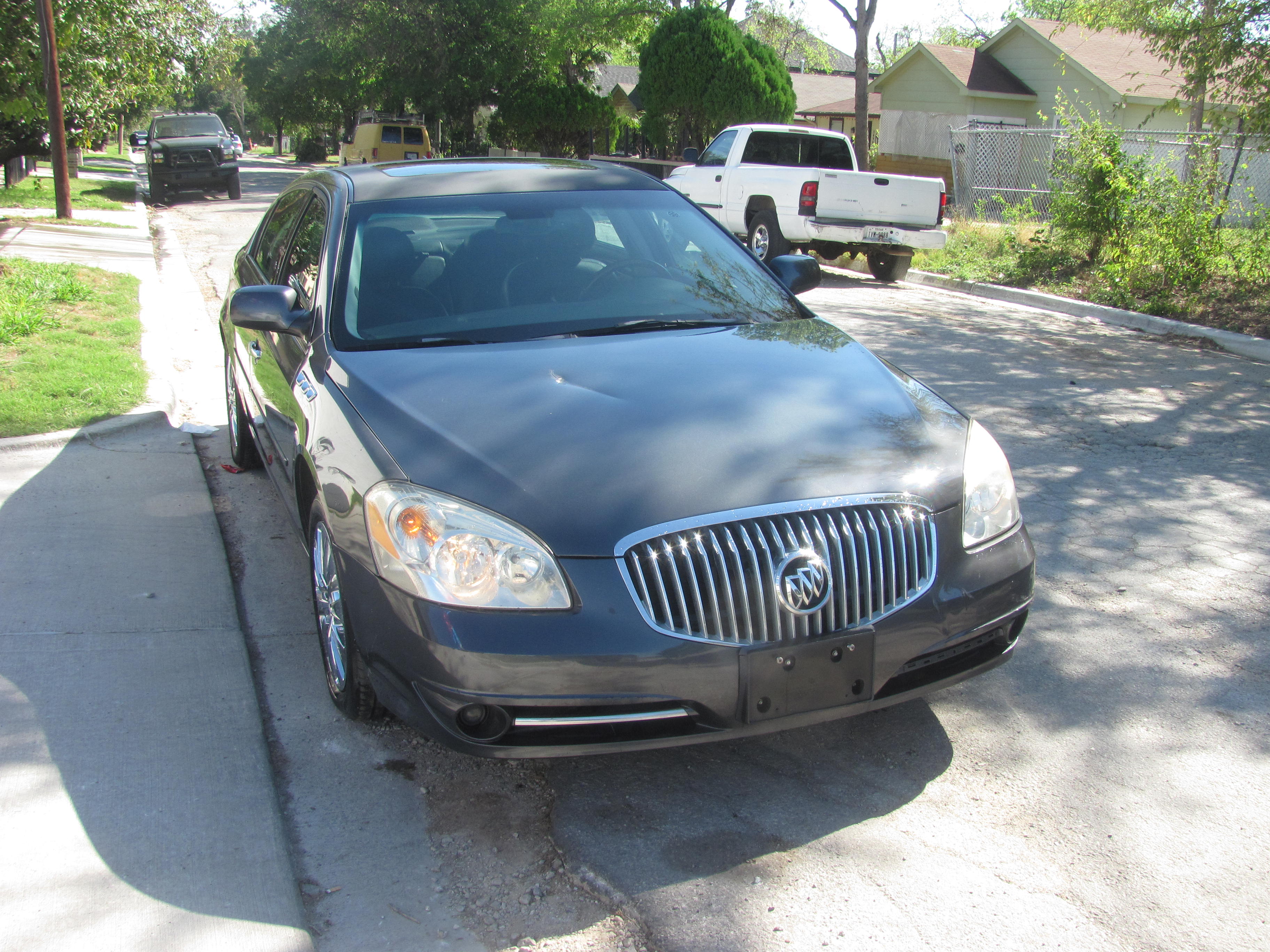 Used 2010 Buick Lucerne CXL FWD image 2