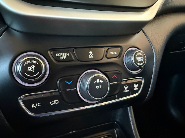 Used 2017 Jeep Cherokee Trailhawk AWD/4WD image 13