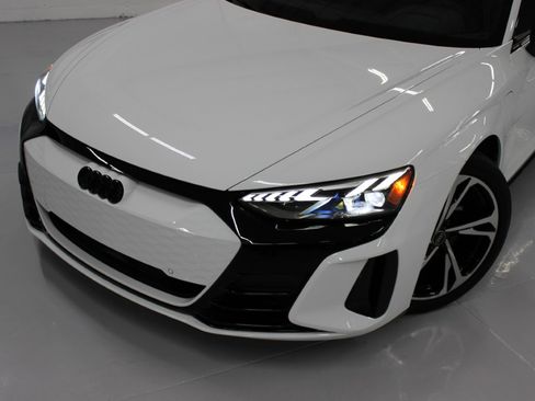Used 2023 Audi e-tron GT Premium Plus image 5
