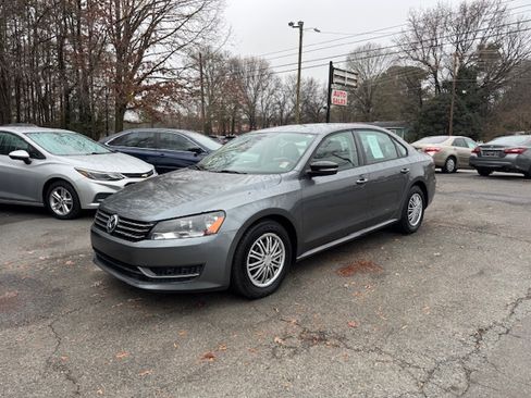 Used 2014 Volkswagen Passat 2.5 S image 1