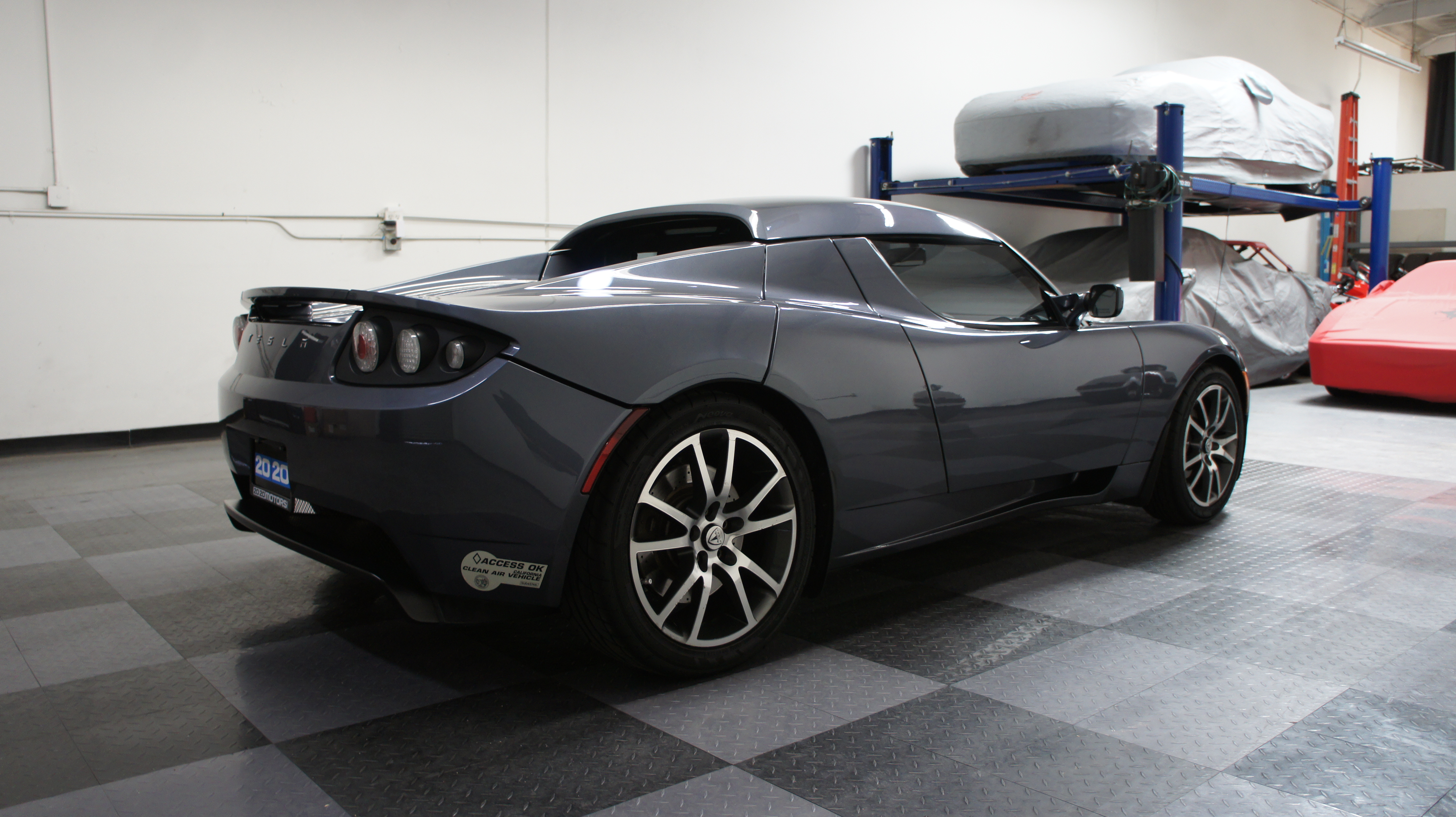 Used 2008 Tesla Roadster RWD image 4