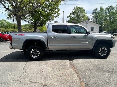 Used 2017 Toyota Tacoma TRD Off-Road image 6