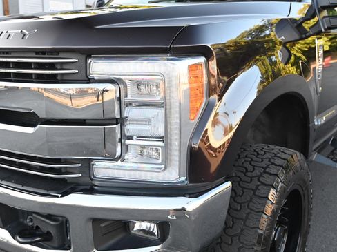 Used 2018 Ford F350 Lariat image 9