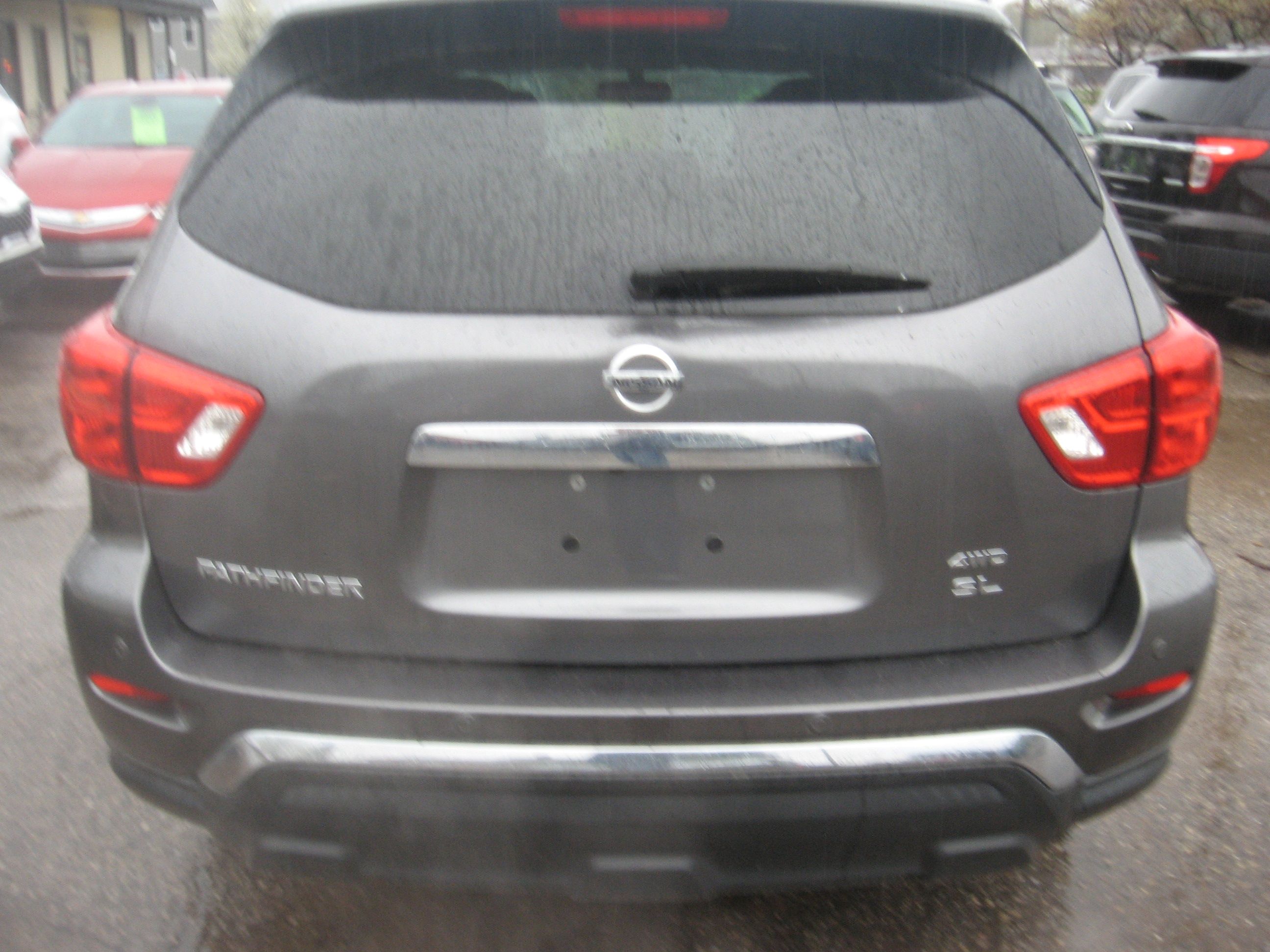 Used 2017 Nissan Pathfinder Platinum AWD/4WD image 5