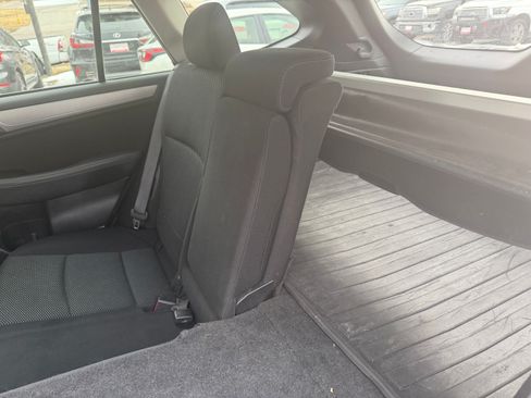Used 2019 Subaru Outback 2.5i Premium image 10
