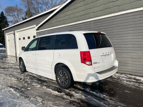 Used 2017 Dodge Grand Caravan SXT image 15