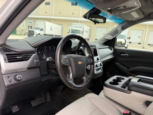 Used 2015 Chevrolet Suburban LS RWD image 50