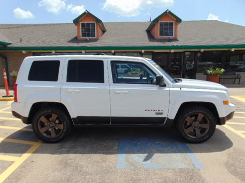 Used 2017 Jeep Patriot 75th Anniversary image 10