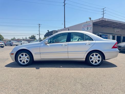 Used 2001 Mercedes-Benz C 320 Sedan image 4